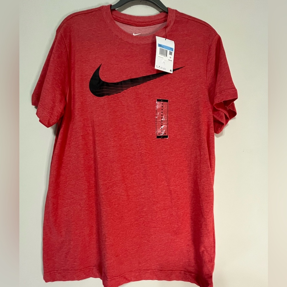 The Nike dry fit M men’s shirt (D)